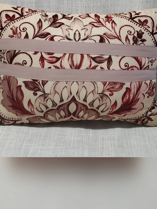 Beautiful Throw Pillow Approx 16 In Length. This Pillow Has Been Sanitized. - Picture 1 of 2